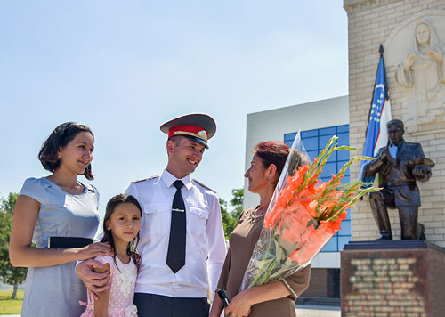 МАНГУ ДОСТОНИМ