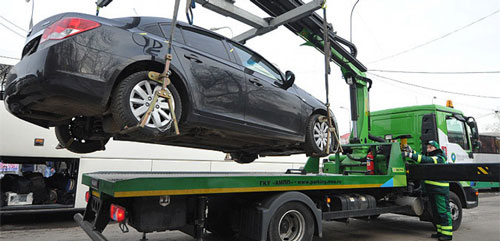 Болани автомобилда қолдириб...