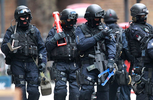 Терроризмга қарши курашади