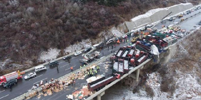 56 автомобиль тўқнашуви