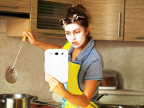 БИР ҚЎЛДА ТЕЛЕФОН, БИР ҚЎЛДА КАПГИР