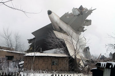 Самолёт қишлоққа қулади