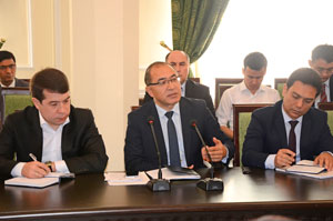 Президент матбуот котиби журналистлар  ҳузурида