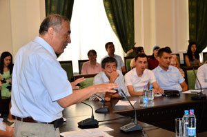 Матбуот нега оқсаяпти?