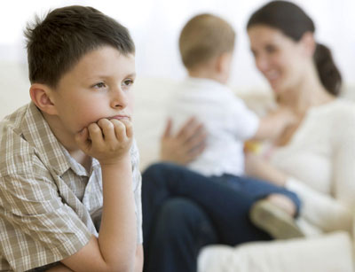 ОНАСИНИ УКАСИДАН ҚИЗҒАНАЁТГАН БОЛА