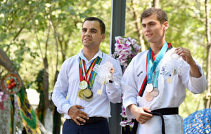 Чин муҳтожларга — Президент совғалари