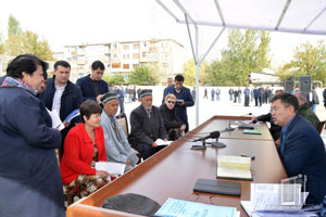 Ҳоким қарийб олти соат  мурожаатларни қабул қилди