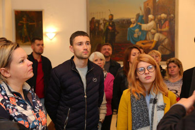 Рус ёшларини нима билан мафтун этдик?