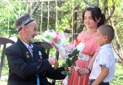 Каъбадан-да азиз ва авлороқ маскан