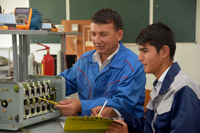 ФАРЗАНДИНГИЗ ҚАЙСИ КАСБНИ ТАНЛАШИНИ КИМ БЕЛГИЛАЙДИ?