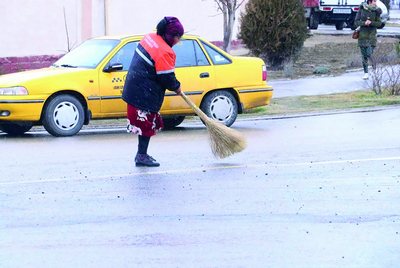 Супурги тутган қўлингиз дард кўрмасин,  опалар