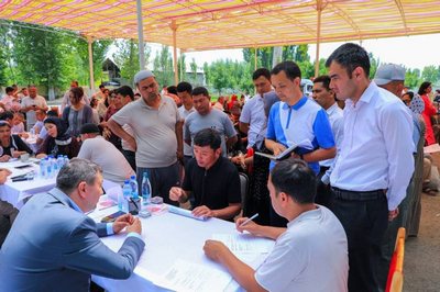 Халқ билан мулоқот  Янгиқишлоқнинг эски симёғочлари:  Жойида ҳал этилган  459 та муаммо...