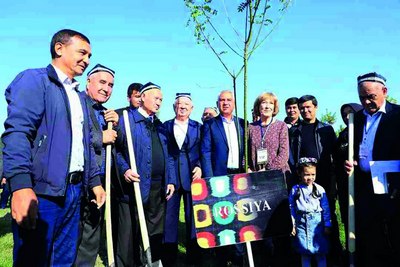 Дўстлик   дарахтлари экилди