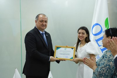 Экологик муаммоларга жамоатчилик  эътиборини қаратган қиз тақдирланди
