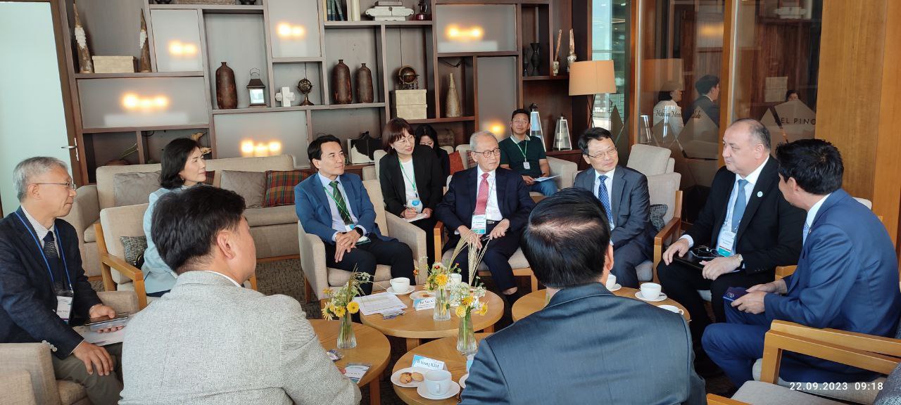 Ўзбекистон Экологик партияси Марказий Кенгаши раиси, профессор Абдушукур Хамзаев Жанубий Кореяда бўлиб ўтаётган халқаро Симпозиумда иштирок этмоқда