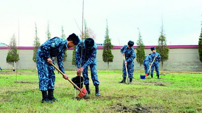 ИИВ  Академиясида «Экобоғ»