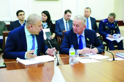 Экопартия депутатлари  маиший чиқиндиларни йиғиш ва қайта ишлаш бўйича  таклифлар берди