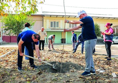 Кўчат экишни  ўзимиздан  бошлайлик!