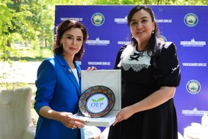 Ҳоким  эковолонтёрлар билан учрашди