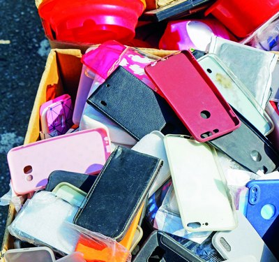 Йилига  40 минг тонна  телефон ғилофи