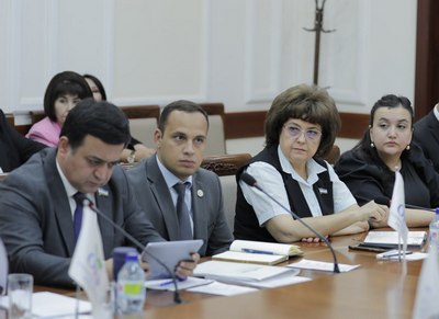 Қизғин муҳокамалардан  қандай қонунлар ўтмоқда?