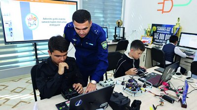 Экопартия депутати –  таълим ҳомийси