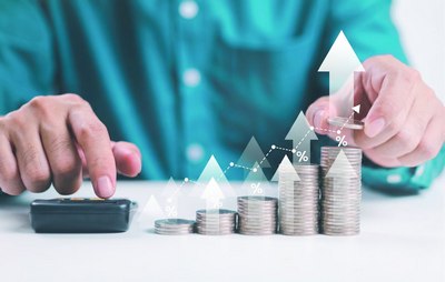 Нотаниш  рақамдан қўнғироқ: банкдан  эмасмикан ишқилиб...
